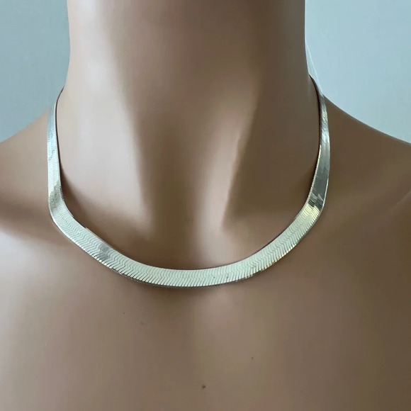 Sterling Silver made in Italy Necklace.  Gorgeous cuts on one smooth on other. - Picture 3 of 15